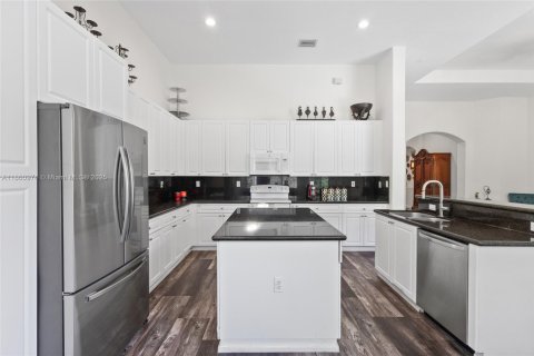 Casa en venta en Cutler Bay, Florida, 4 dormitorios, 252.97 m2 № 1890693 - foto 13