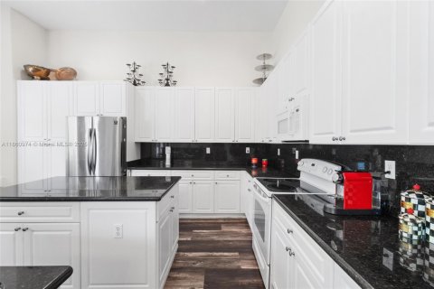 Casa en venta en Cutler Bay, Florida, 4 dormitorios, 252.97 m2 № 1890693 - foto 14