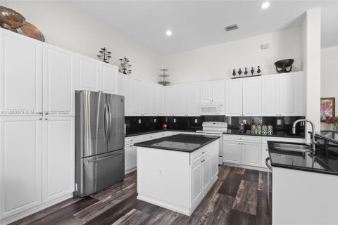 Casa en venta en Cutler Bay, Florida, 4 dormitorios, 252.97 m2 № 1890693 - foto 15