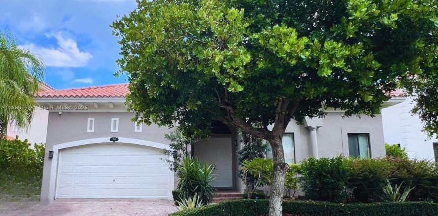 Casa en Cutler Bay, Florida 4 dormitorios, 252.97 m2 № 1890693