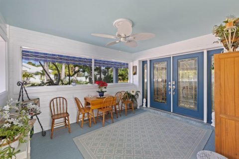 House in Fort Pierce, Florida 4 bedrooms, 332.22 sq.m. № 987157 - photo 1