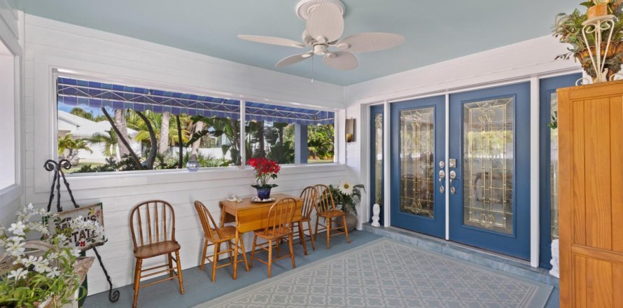 House in Fort Pierce, Florida 4 bedrooms, 332.22 sq.m. № 987157