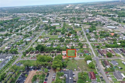 Commercial property in Homestead, Florida № 1983428 - photo 2