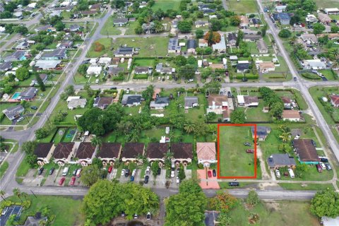 Commercial property in Homestead, Florida № 1983428 - photo 5