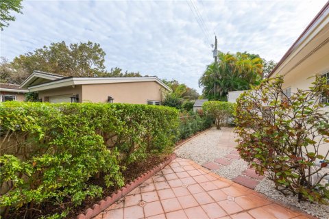 Villa ou maison à louer à Coral Gables, Floride: 3 chambres, 134.71 m2 № 2005577 - photo 14