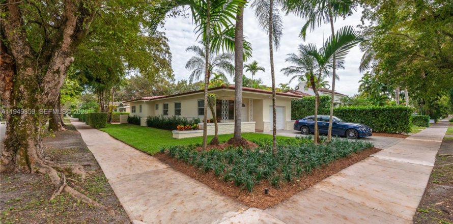 Дом в Корал-Гейблс, Флорида 3 спальни, 134.71м2 № 2005577