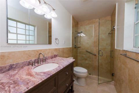 Снять в аренду виллу или дом в Корал-Гейблс, Флорида 3 спальни, 134.71м2, № 2005577 - фото 9