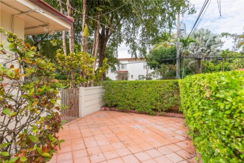 Снять в аренду виллу или дом в Корал-Гейблс, Флорида 3 спальни, 134.71м2, № 2005577 - фото 13