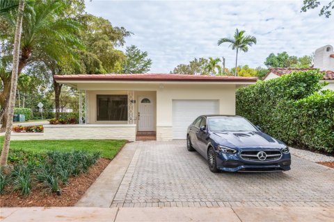 Снять в аренду виллу или дом в Корал-Гейблс, Флорида 3 спальни, 134.71м2, № 2005577 - фото 2