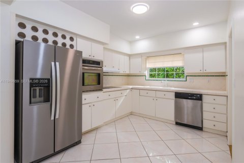 Снять в аренду виллу или дом в Корал-Гейблс, Флорида 3 спальни, 134.71м2, № 2005577 - фото 5