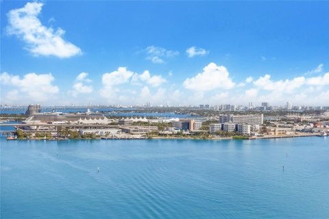 Condominio en venta en Miami, Florida, 1 dormitorio, 78.6 m2 № 1705814 - foto 1