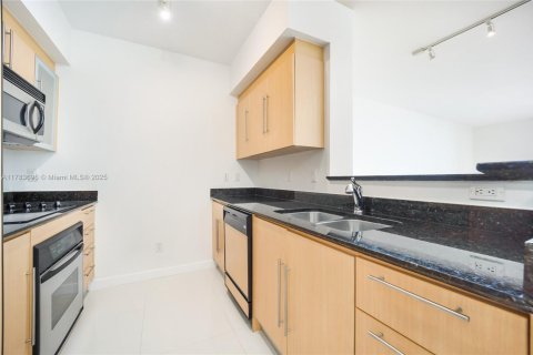 Condominio en venta en Miami, Florida, 1 dormitorio, 78.6 m2 № 1705814 - foto 17