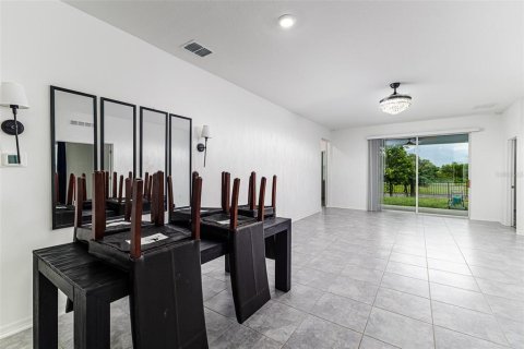 House in Winter Haven, Florida 4 bedrooms, 194.44 sq.m. № 1846648 - photo 9