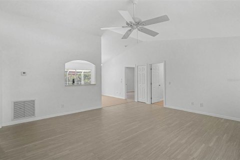 House in North Port, Florida 3 bedrooms, 132.2 sq.m. № 1792744 - photo 7