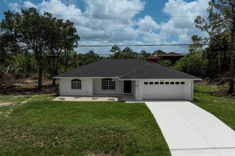 House in North Port, Florida 3 bedrooms, 132.2 sq.m. № 1792744 - photo 2