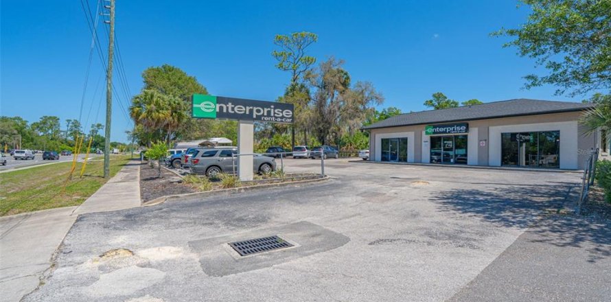 Immobilier commercial à DeLand, Floride 139.35 m2 № 2098615