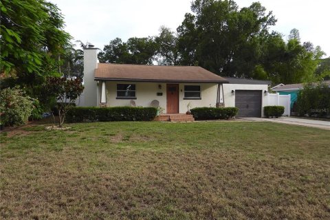 House in Saint Petersburg, Florida 2 bedrooms, 133.41 sq.m. № 2353359