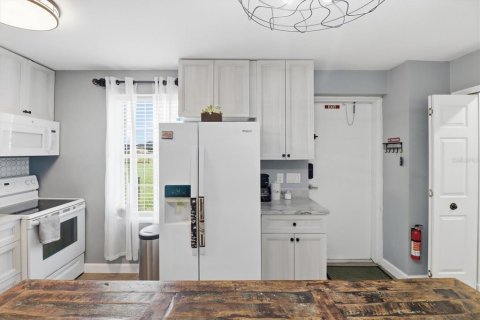 Condo in Anthony, Florida, 1 bedroom  № 2379502 - photo 11