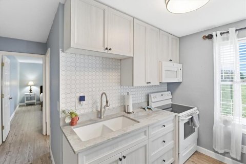 Condo in Anthony, Florida, 1 bedroom  № 2379502 - photo 12