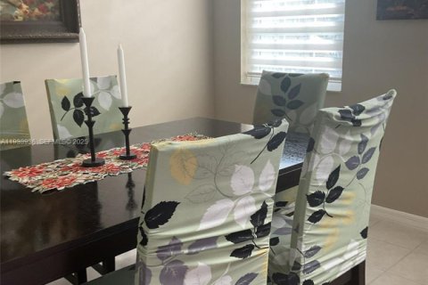 Casa en venta en Port St. Lucie, Florida, 3 dormitorios, 154.5 m2 № 1992209 - foto 3