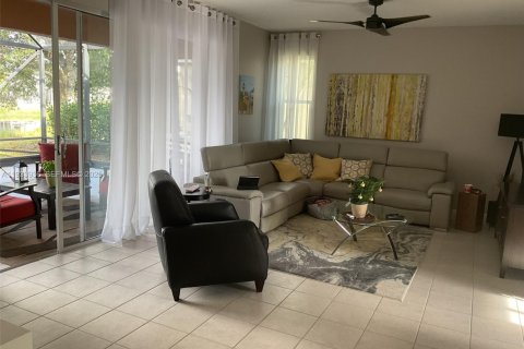 Casa en venta en Port St. Lucie, Florida, 3 dormitorios, 154.5 m2 № 1992209 - foto 4