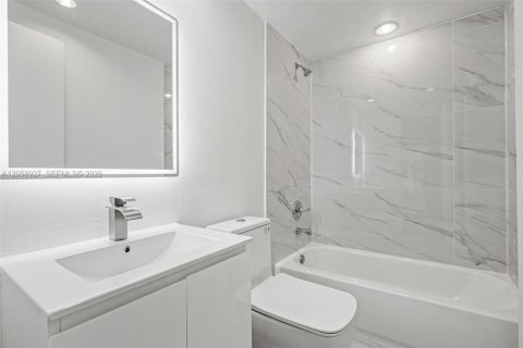 Appartement à louer à Miami Beach, Floride: 2 chambres, 83.61 m2 № 2168801 - photo 2