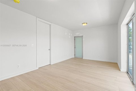 Appartement à louer à Miami Beach, Floride: 2 chambres, 83.61 m2 № 2168801 - photo 17