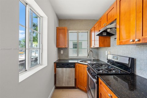 Appartement à louer à Miami Beach, Floride: 2 chambres, 83.61 m2 № 2168801 - photo 3