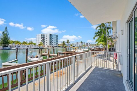 Appartement à louer à Miami Beach, Floride: 2 chambres, 83.61 m2 № 2168801 - photo 30