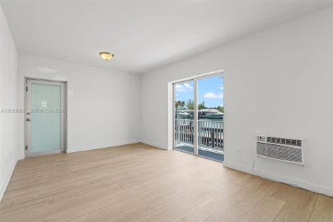 Appartement à louer à Miami Beach, Floride: 2 chambres, 83.61 m2 № 2168801 - photo 4