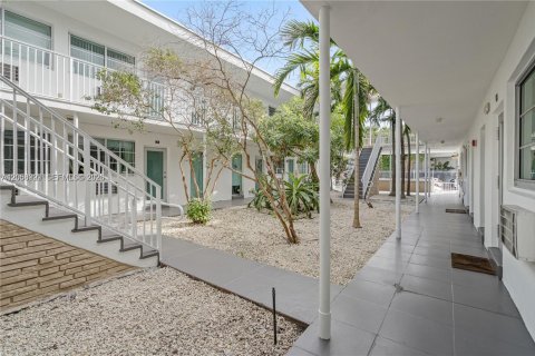 Appartement à louer à Miami Beach, Floride: 2 chambres, 83.61 m2 № 2168801 - photo 9