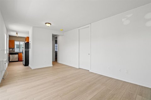 Appartement à louer à Miami Beach, Floride: 2 chambres, 83.61 m2 № 2168801 - photo 18