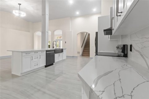 Купить виллу или дом в Тампа, Флорида 10 комнат, 255.48м2, № 1902603 - фото 22