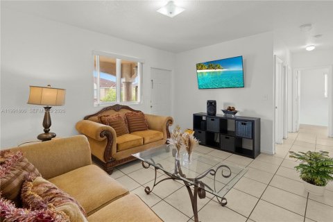 Кондоминиум с 5 комнатами в Хайалиа, Флорида № 2056646