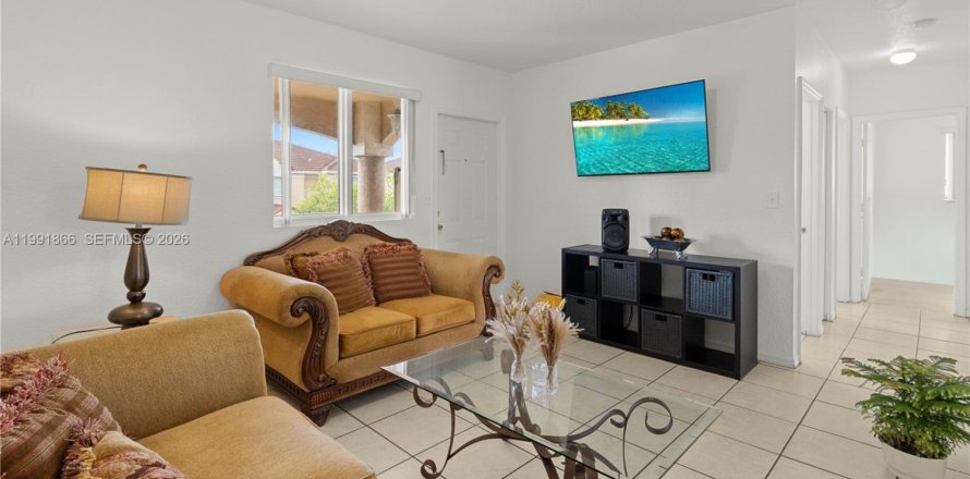 Кондоминиум с 5 комнатами в Хайалиа, Флорида № 2056646