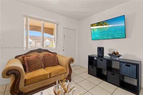 Купить кондоминиум в Хайалиа, Флорида 5 комнат, 95.69м2, № 2056646 - фото 3