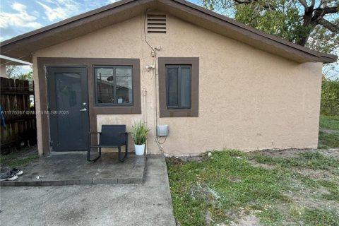Commercial property in Miami, Florida 115.94 sq.m. № 1628069 - photo 9