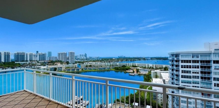 Condominio en Aventura, Florida, 3 dormitorios  № 2037426