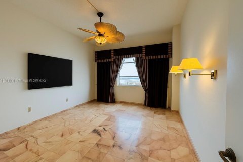Condominio en venta en Aventura, Florida, 3 dormitorios, 238.76 m2 № 2037426 - foto 9