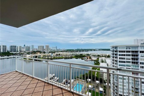 Condominio en venta en Aventura, Florida, 3 dormitorios, 238.76 m2 № 2037426 - foto 29