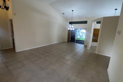 Villa ou maison à louer à Wesley Chapel, Floride: 3 chambres, 178.74 m2 № 2388129 - photo 4