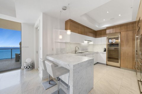 Купить кондоминиум в Бэл-Харбор, Флорида 2 спальни, 197.23м2, № 1964393 - фото 3