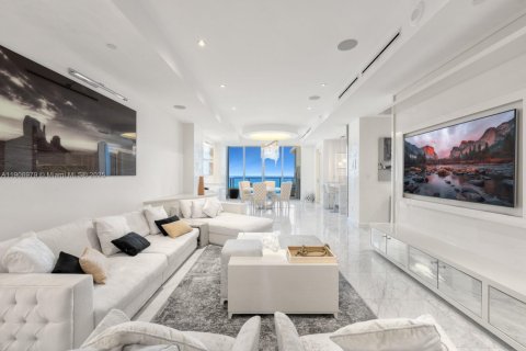 Купить кондоминиум в Бэл-Харбор, Флорида 2 спальни, 197.23м2, № 1964393 - фото 2