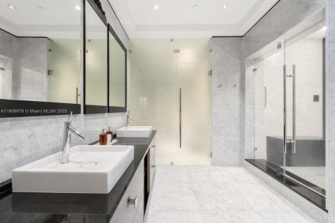 Купить кондоминиум в Бэл-Харбор, Флорида 2 спальни, 197.23м2, № 1964393 - фото 8