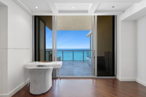 Купить кондоминиум в Бэл-Харбор, Флорида 2 спальни, 197.23м2, № 1964393 - фото 9