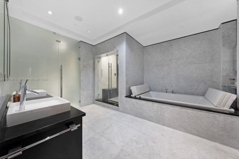 Купить кондоминиум в Бэл-Харбор, Флорида 2 спальни, 197.23м2, № 1964393 - фото 7