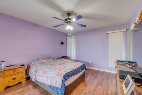 House in Cape Coral, Florida 3 bedrooms, 180.79 sq.m. № 2341803 - photo 17