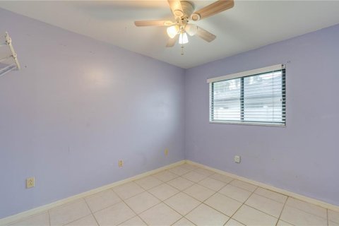 House in Cape Coral, Florida 3 bedrooms, 180.79 sq.m. № 2341803 - photo 14