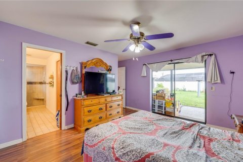 House in Cape Coral, Florida 3 bedrooms, 180.79 sq.m. № 2341803 - photo 19