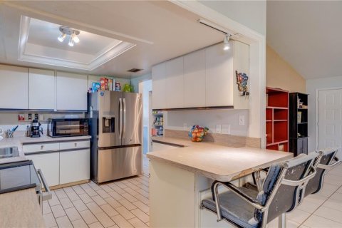 House in Cape Coral, Florida 3 bedrooms, 180.79 sq.m. № 2341803 - photo 8